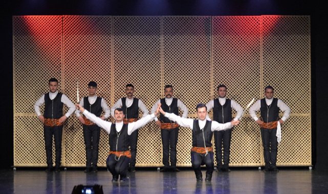 &quot;Bir İstiklal Şehri Erzurum&quot; tiyatro gösterisi yoğun ilgi gördü