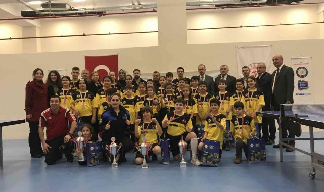 &quot;Hayata Renk Verelim&quot; projesinde başarı gösteren sporculara ödülleri verildi