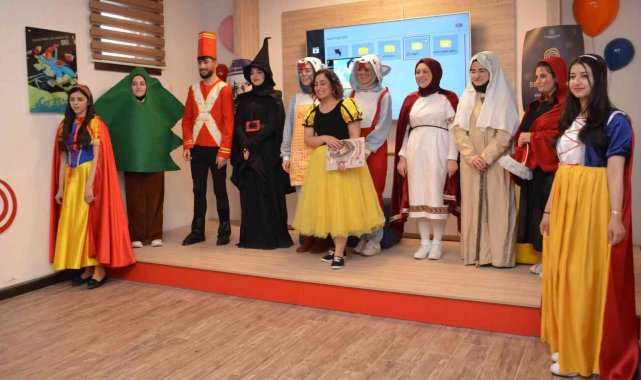 "Kim Korkar Kırmızı Başlıklı Kızdan" adlı çocuk oyununu sahneledi