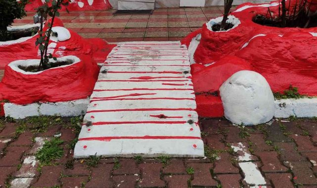 "Yaşlılar rahat yürüsün" diye yaptırdı, çalan hırsızlara böyle seslendi