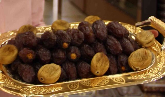 Ramazan ayının sembol ürünlerinden hurma, tezgahlarda yerini aldı