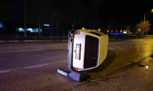 Refüje çarpan otomobil metrelerce sürüklendi: 1 yaralı