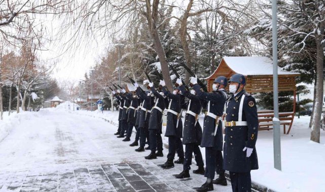 Rektör Aktekin: Çanakkale Deniz Zaferi&#039;nin yıl dönümü programına katıldı