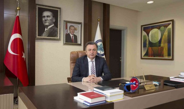 Rektör Şenocak, &#039;Kadınlar her türlü takdiri hak ediyor&quot;