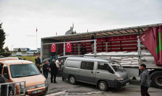 Rizeli arıcılar arı besleme şekeri dağıtımına yoğun ilgi gösterdi