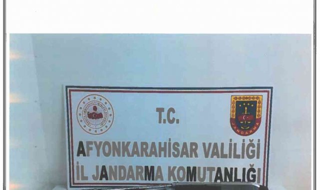 Ruhsatsız silah ticareti ihbarını alan jandarma baskın düzenledi