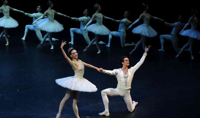 Rus baş balerin Olga Smirnova, Bolşoy Balesi&#039;nden ayrıldı