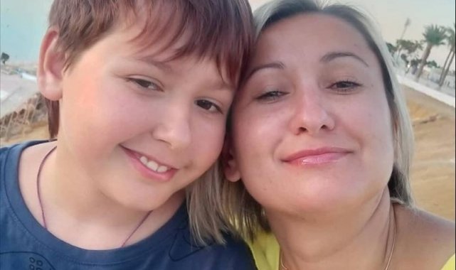 Rus bombardımanında ölen Ukraynalı anne ve oğul yaşadıkları sitenin bahçesine gömüldü