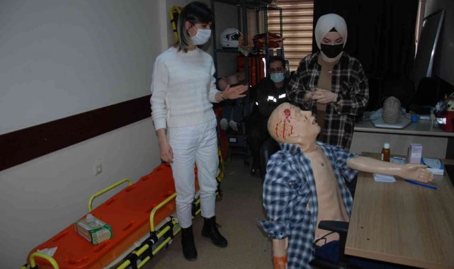 Sağlık personeline adli vakalarda maddi delillere yaklaşım eğitimi verildi