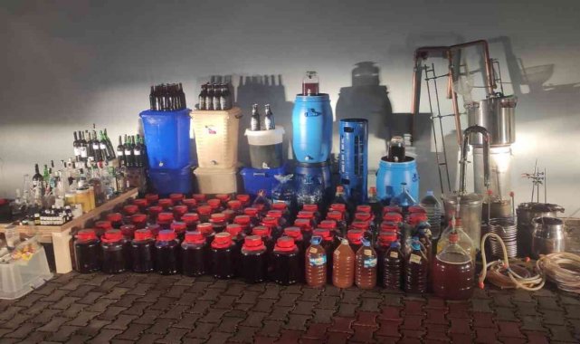 Sahte içki üretimine suçüstü: 853 litre el yapımı içki bulundu