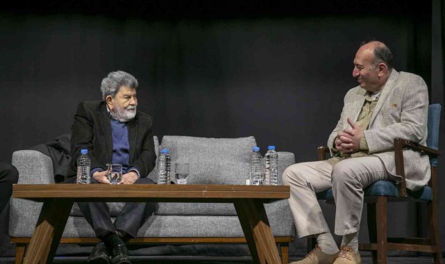 Şair ve Çevirmen Cevat Çapan, Mersin Şehir Tiyatrosu oyuncularıyla buluştu