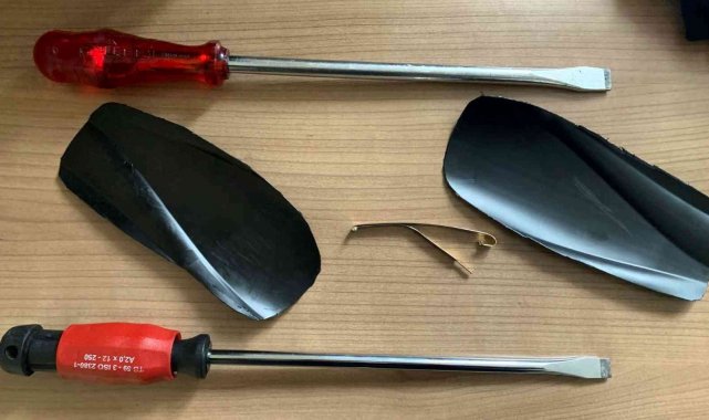 Sakarya'da abla-kardeş hırsızlığı: Biri çaldı, diğeri gözcülük yaptı