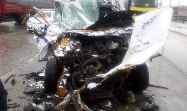 Sakarya&#039;da kar yağışı kazayı beraberinde getirdi