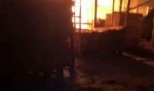 Sakarya&#039;da palet atölyesi alevlere teslim oldu