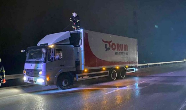 Sakatat ve et yüklü kamyonda yangın çıktı