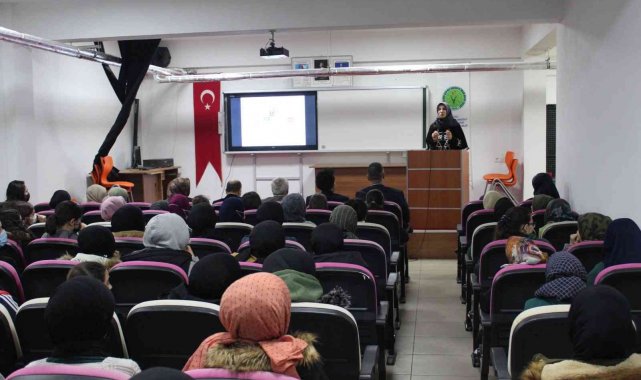 Salihli&#039;de gençlere sosyal medya semineri