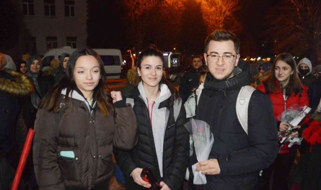 Şampiyon karateciler coşkuyla karşılandı