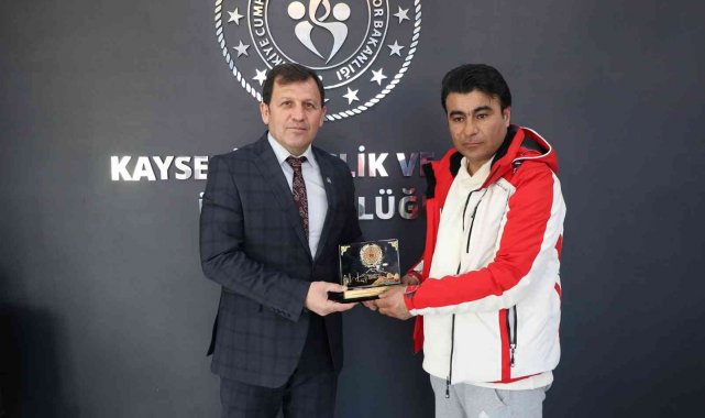 Şampiyon Snowboard sporcularından Kabakcı&#039;ya ziyaret