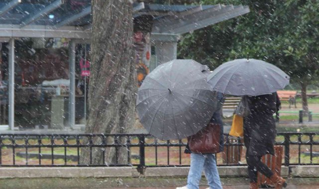 Samsun şehir merkezinde hafif kar yağışı