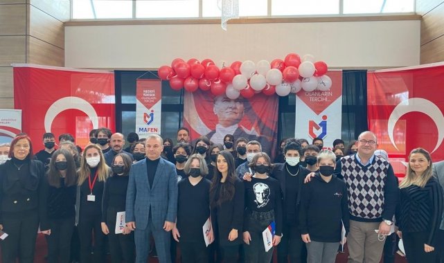 Samsun'da sağlık çalışanları öğrencilerle birlikte Çanakkale Zaferi'ni kutladı