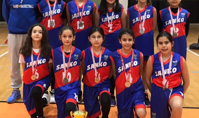 SANKO Okulları basketbol takımı il ikincisi oldu
