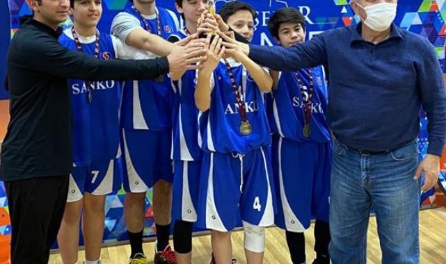 SANKO Okulları namağlup şampiyon oldu