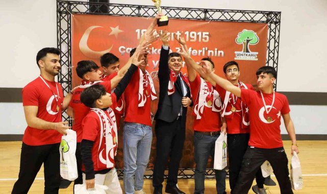 Şanlı zaferin yıldönümünde ay yıldızlı çoşku