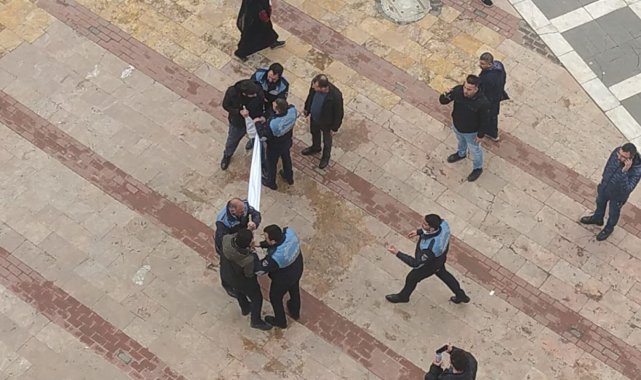 Şanlıurfa'da izinsiz göstericilerle zabıta arasında gerginlik