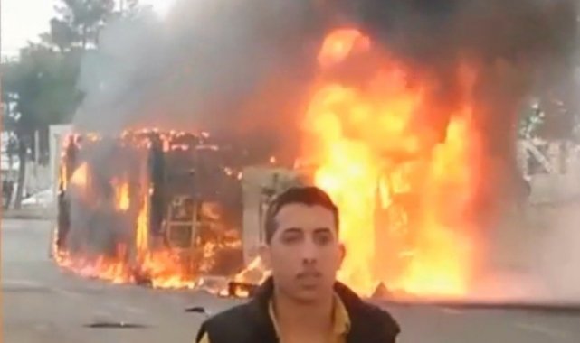 Şanlıurfa'da kaza yapan tır alev topuna döndü, yaralılar son anda kurtarıldı