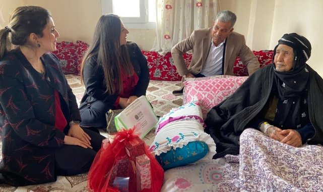 Şanlıurfa'da protokol eşleri yaşlıları unutmadı