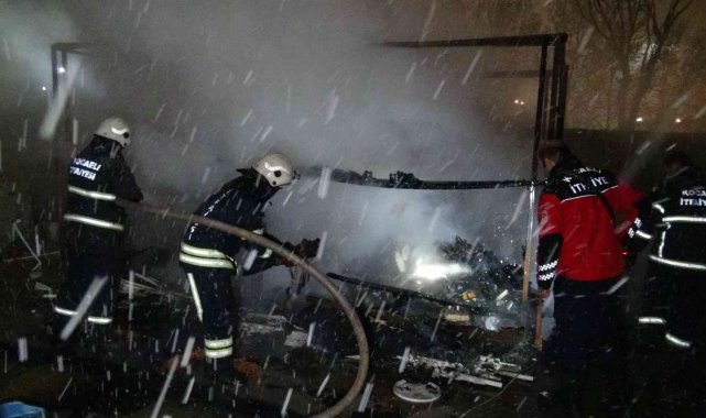 Şantiye bekçisinin kaldığı kulübe alevlere teslim oldu