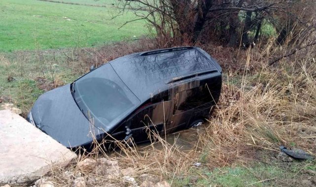 Şarampole devrilen araç sürücüsü yaralandı