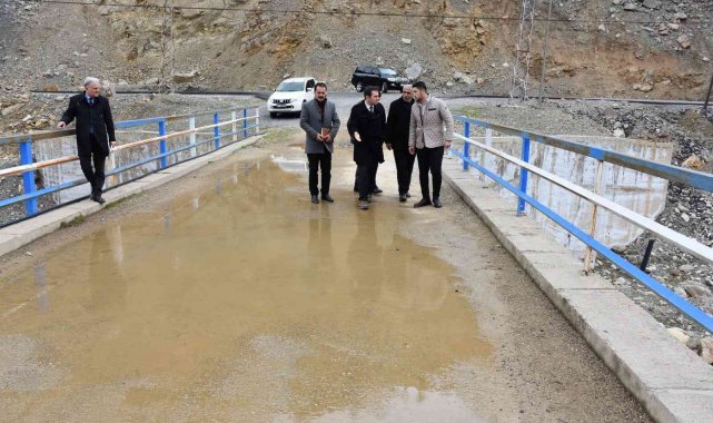 Sason&#039;da bol yağışlı geçen kış mevsiminin ardından tahrip olan yol ve yapılar tespit edildi
