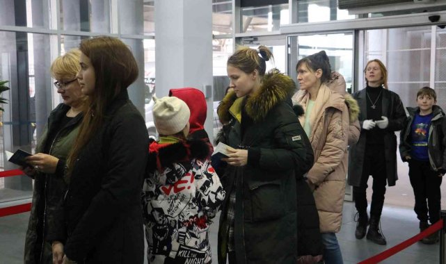 Savaştan kaçan Ukraynalı vatandaşların Türkiye&#039;ye gelişleri sürüyor