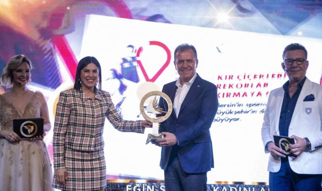 Seçer'e 'Yılın kadın istihdamı sağlayan belediye başkanı' ödülü