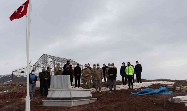 Şehit Erseçen mezarı başında anıldı