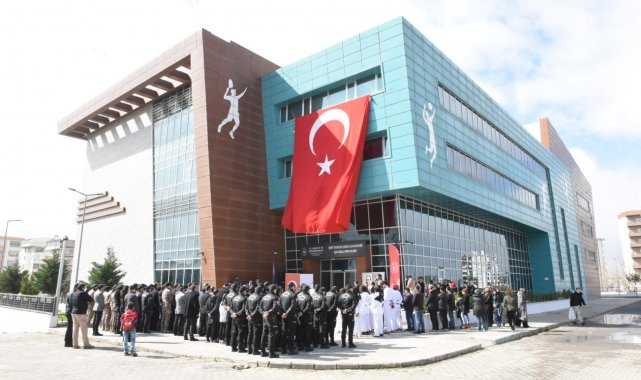 Şehit Şükrü Can Kayadibi Çok Amaçlı Spor Salonu törenle açıldı