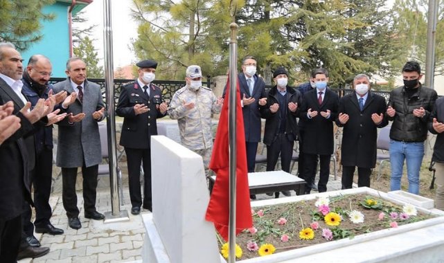 Şehit Uzman Çavuş Yaşar Çakır, kabri başında dualarla anıldı