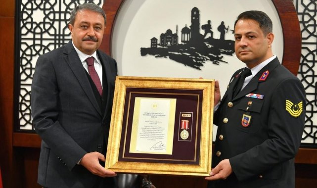 Şehit yakınları ve Gazilere devlet övünç madalyası