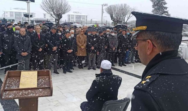 Şehitler, kar yağışı altında anıldı