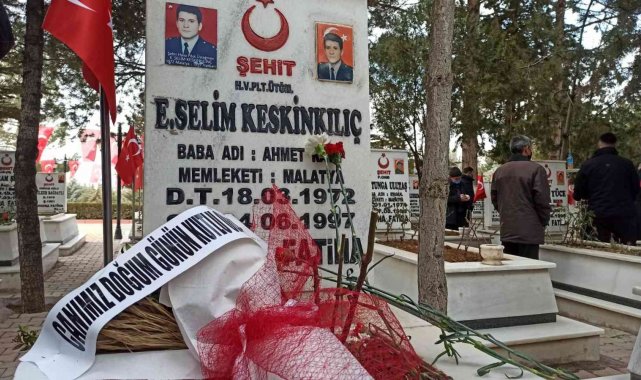 Şehitlikte duygulandıran doğum günü