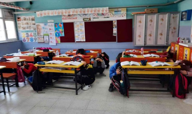 Selendi'de "Deprem Anı ve Tahliye Tatbikatı" yapıldı