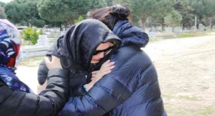 Seray Sever, gözyaşları içerisinde babasına veda etti