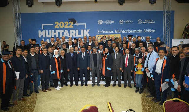 Sertifikalarını Başkan Gürkan'dan alan muhtarlar kep attı