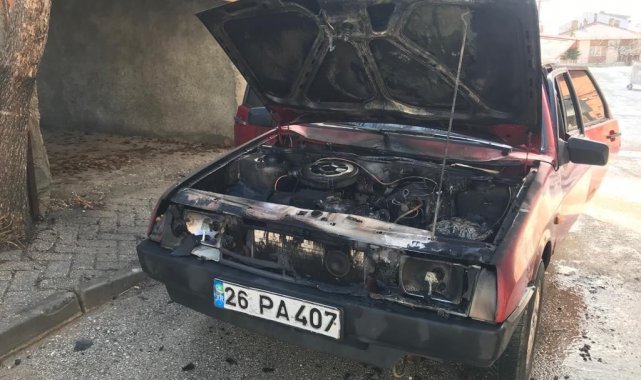 Seyir halindeyken alev alan otomobilde maddi hasar meydana geldi