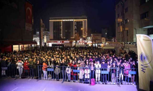 Shopping Fest, şarkılar ve şiirlerle sona erdi