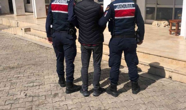 Silahla tehdit suçundan aranan şahsı, jandarma devriyede yakaladı
