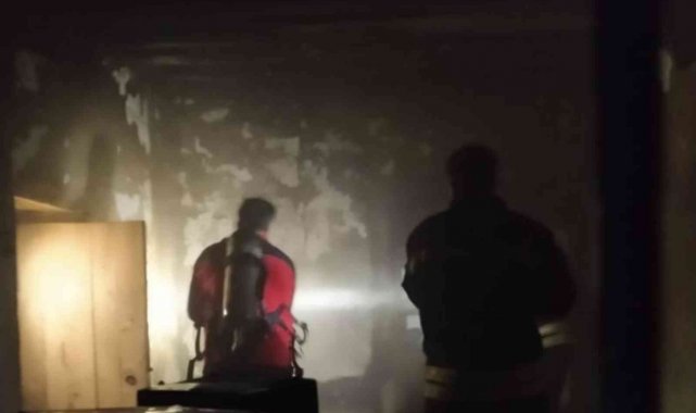 Silvan&#039;da toprak evde yangın