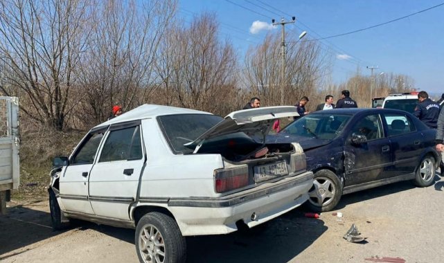 Simav&#039;da trafik kazası: 1 ölü, 4 yaralı