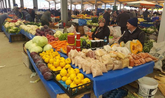 Sındırgı'da üretici ile tüketici bu pazarda buluşuyor